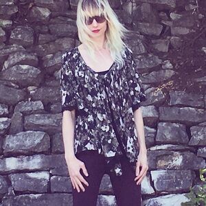 Elizabeth and James Black Cream Abstract Floral Blouse